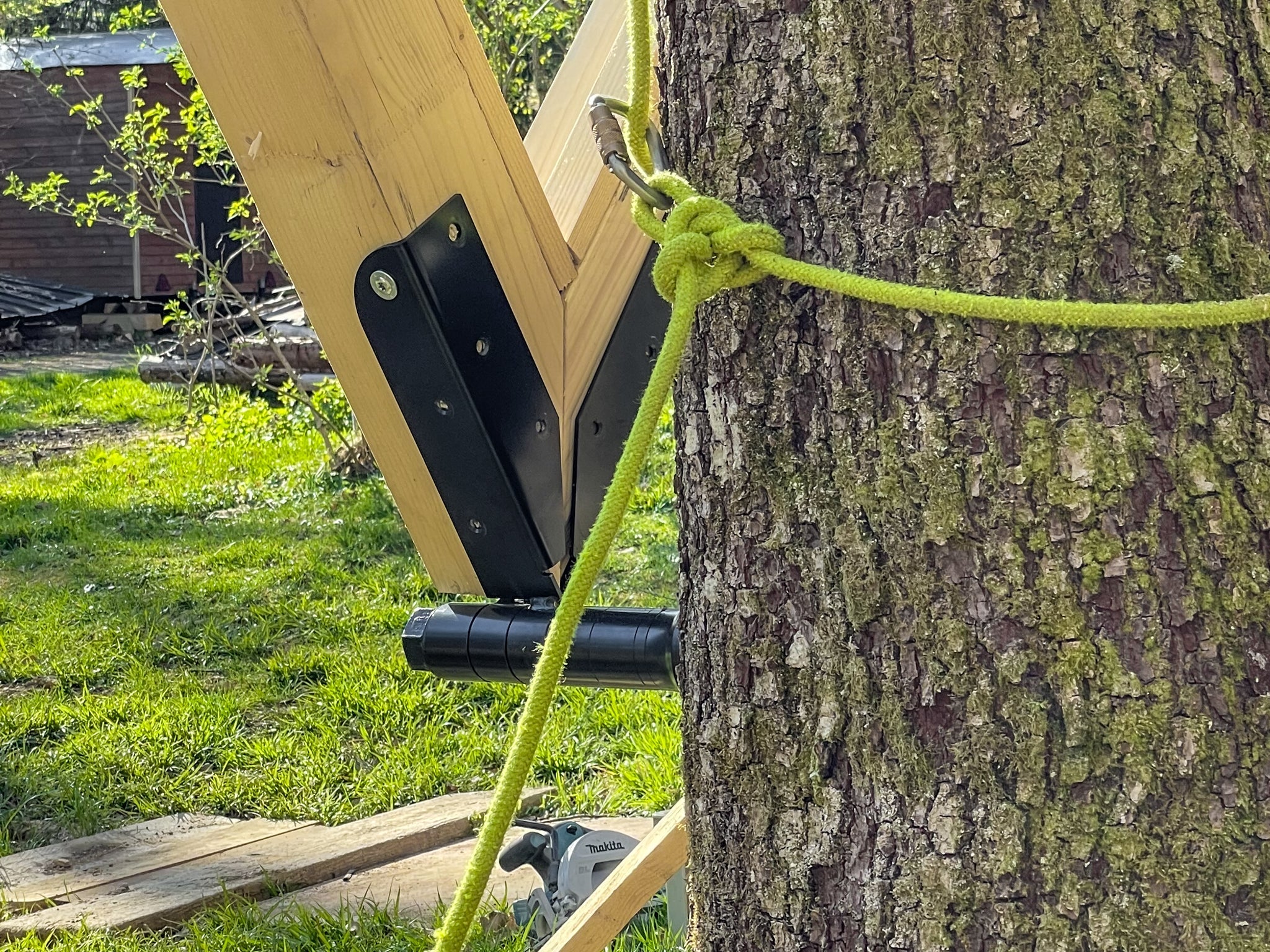 Profi Baumhaus Hardware –
Schraube für Baumhaus – Dreieckhalterung – Bolzenbefestigung – beachte den Wachstumsraum Abstand